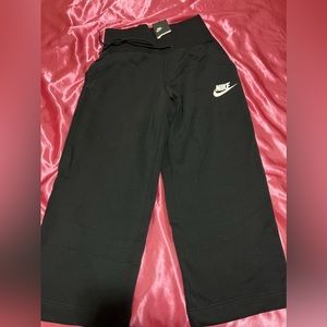 Nike maternity capri